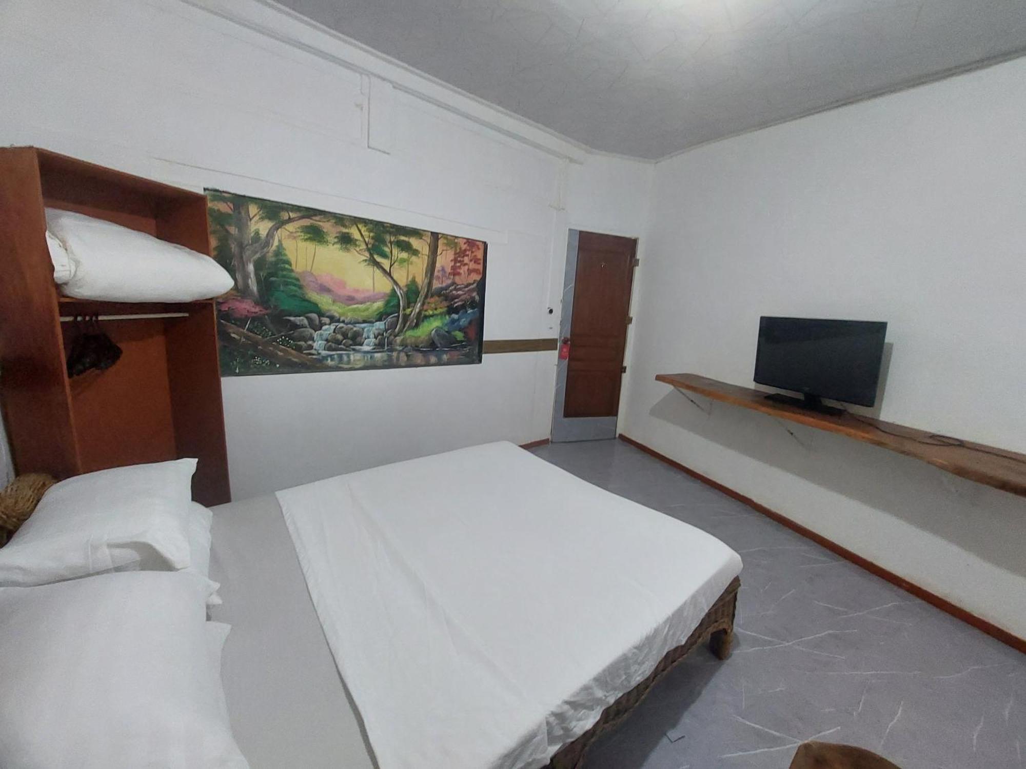 Larmar Bed And Breakfast Puerto Princesa Esterno foto