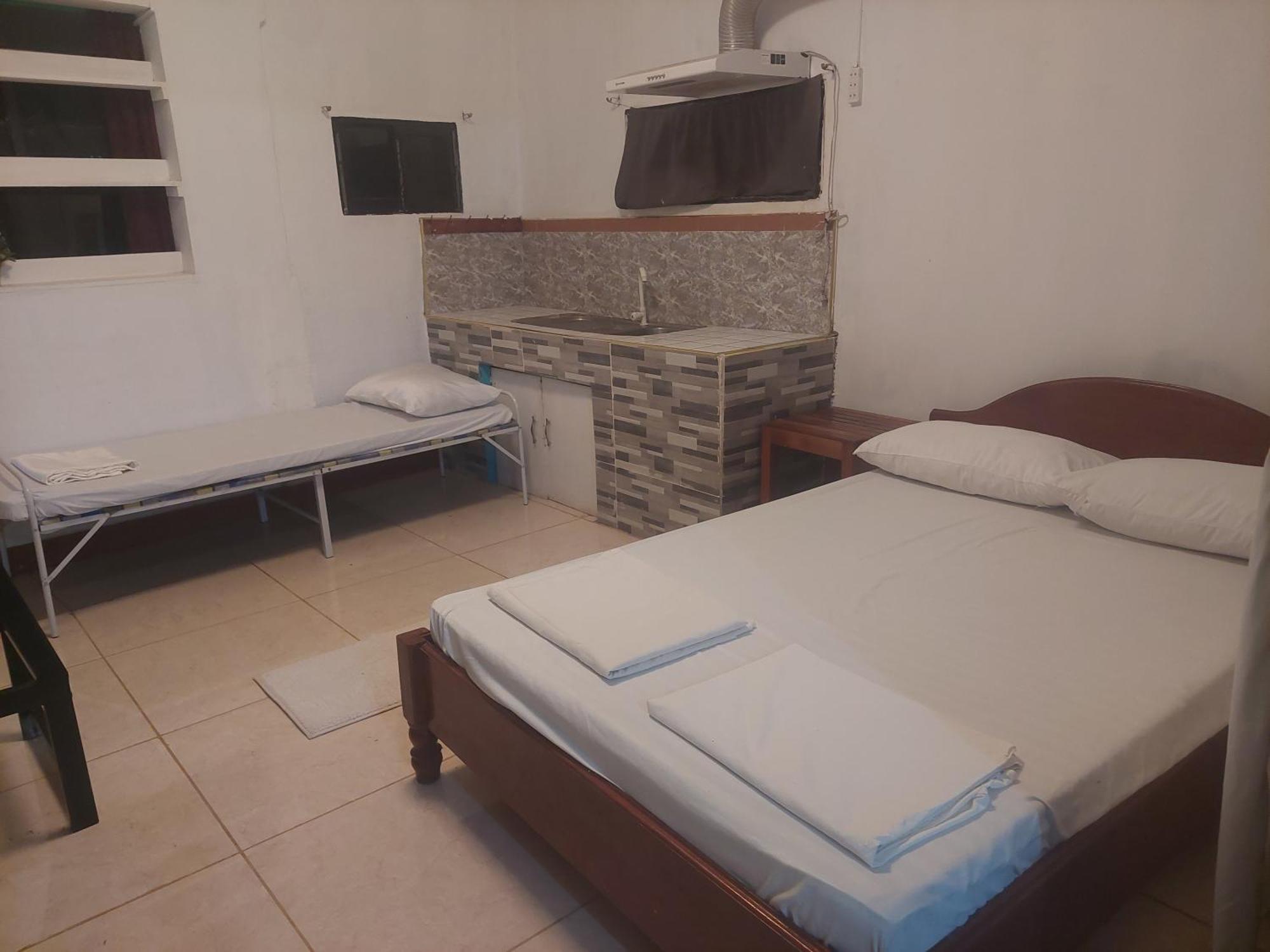 Larmar Bed And Breakfast Puerto Princesa Esterno foto