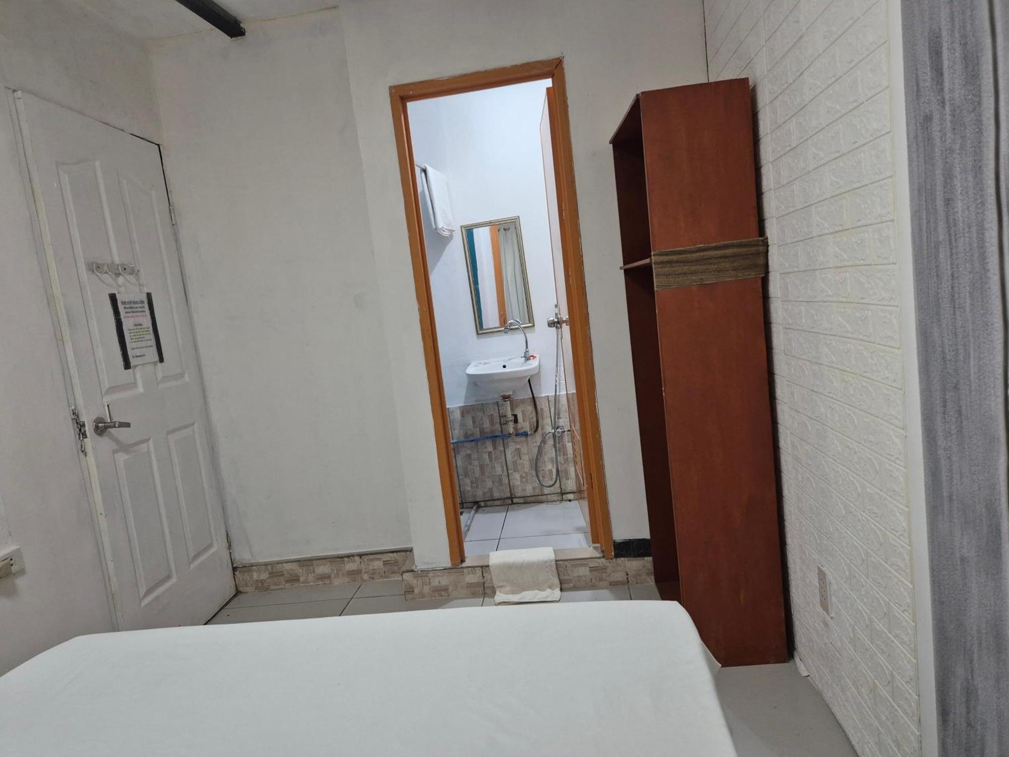 Larmar Bed And Breakfast Puerto Princesa Esterno foto
