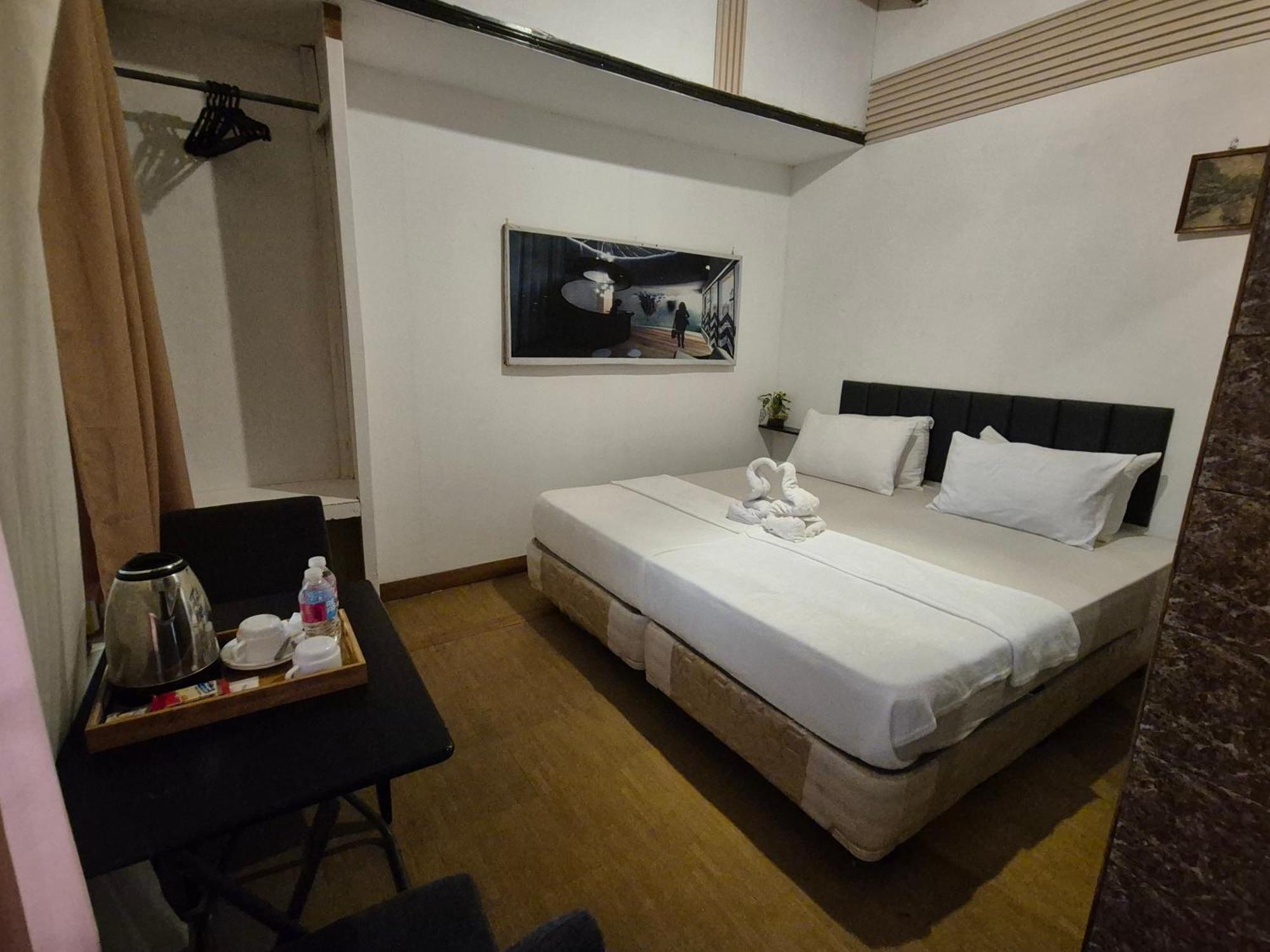 Larmar Bed And Breakfast Puerto Princesa Esterno foto