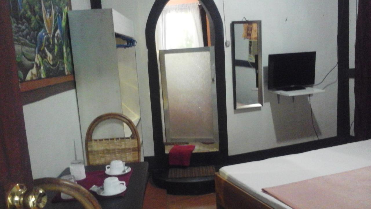 Larmar Bed And Breakfast Puerto Princesa Esterno foto