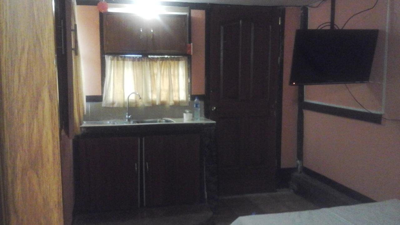 Larmar Bed And Breakfast Puerto Princesa Esterno foto