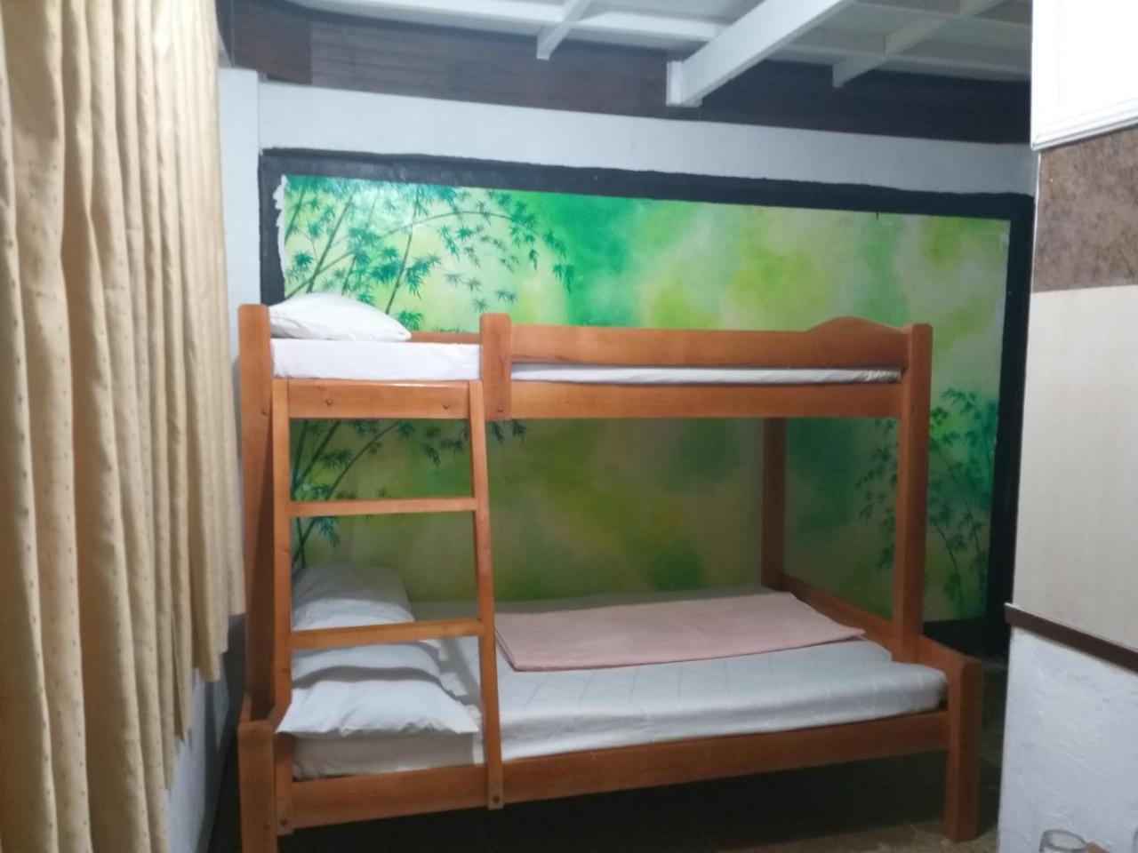 Larmar Bed And Breakfast Puerto Princesa Esterno foto