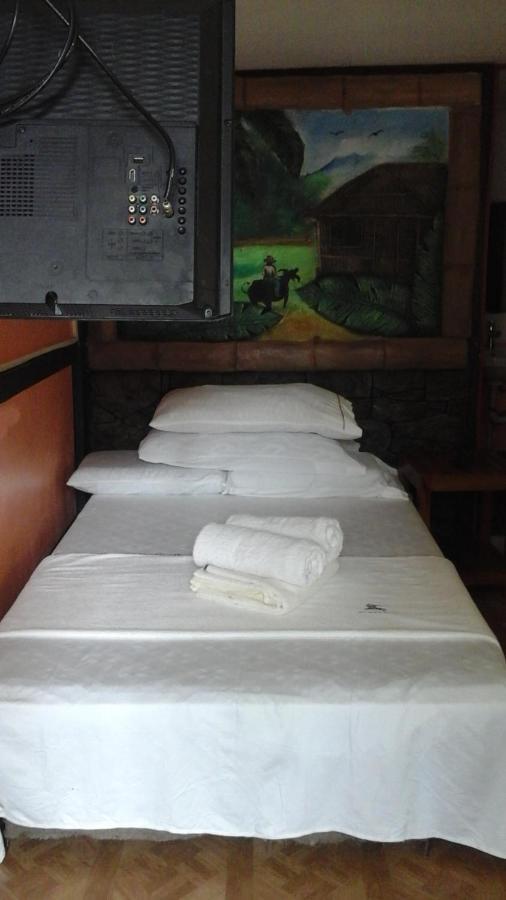 Larmar Bed And Breakfast Puerto Princesa Camera foto